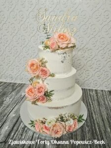 Tort weselny typu naked cake Mielno
