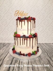 tort weselny drip cake świeże owoce